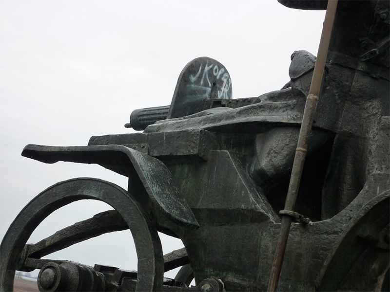 Разрушается легендарный монумент на Херсонщине