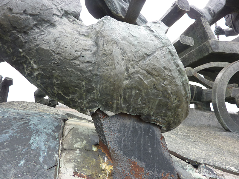 Разрушается легендарный монумент на Херсонщине