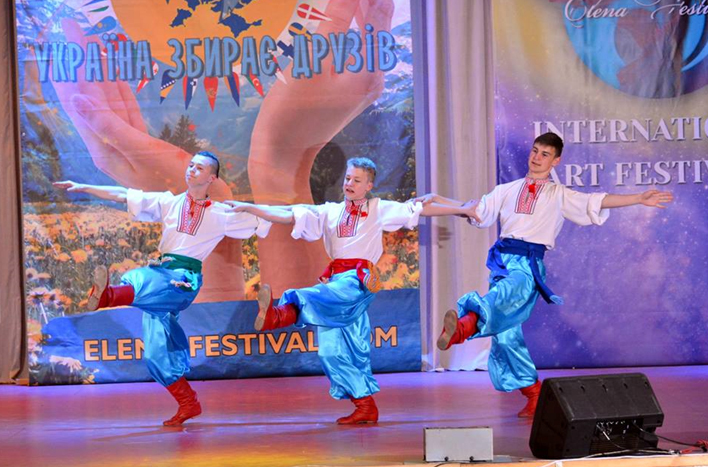 Юные херсонские танцоры привезли с международного фестиваля 4 призовых места