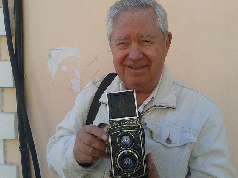 Херсонский фотохудожник работает с музейной камерой