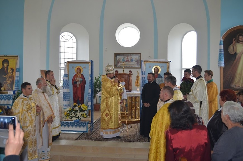 В Верхних Торгаях заново освятили костел, который 80 лет использовали для хранения зерна 