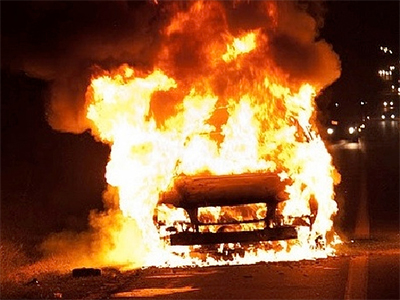 В Херсоне отвергнутый поклонник отомстил возлюбленной поджогом ее машины