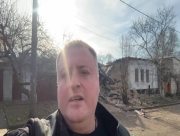 Авіаудар на Херсон: постраждалих забрала швидка