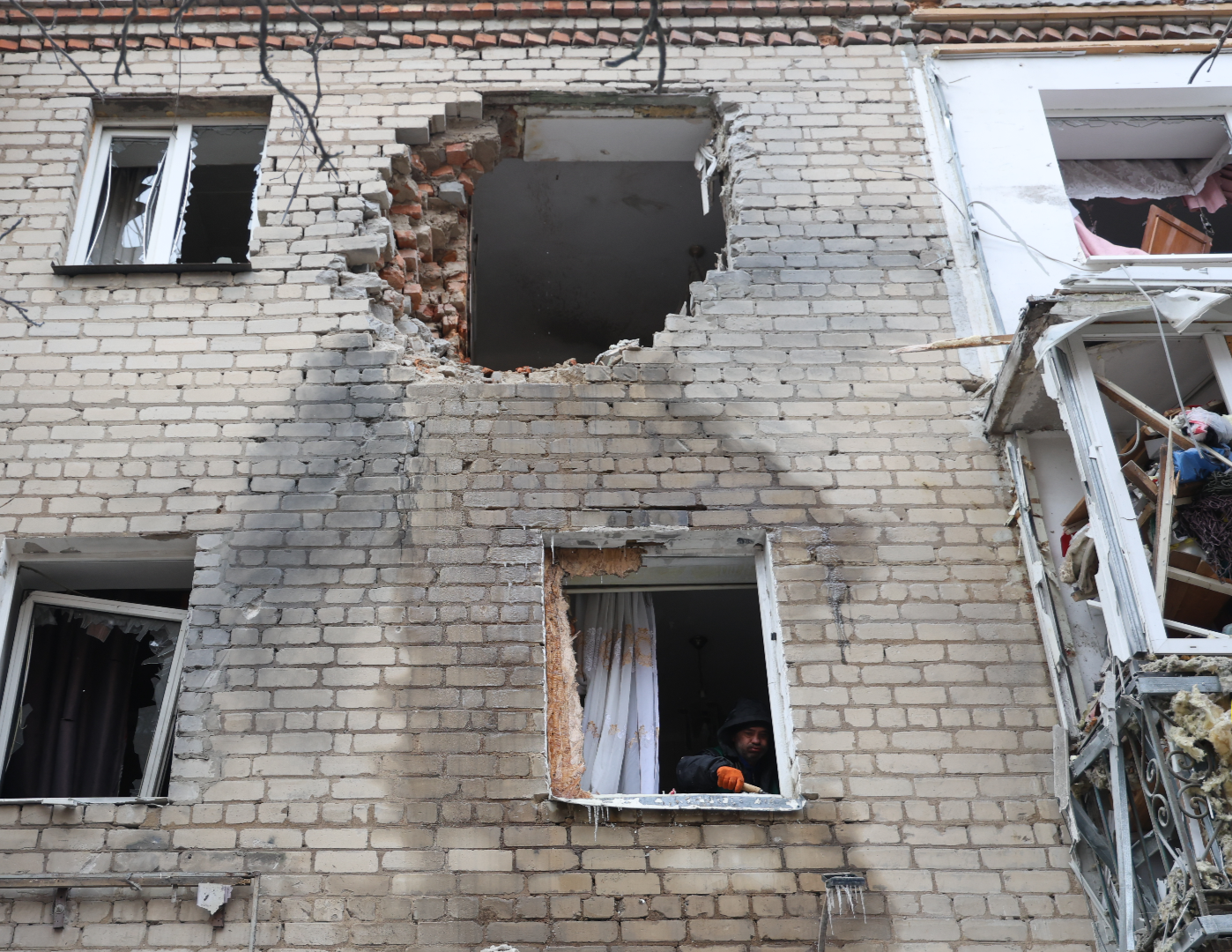 Атаки рф по Херсонщині: постраждали люди, пошкоджено медичний і навчальний заклади