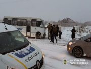 Через снігопад на Херсонщині поліцейські надають допомогу учасникам дорожнього руху