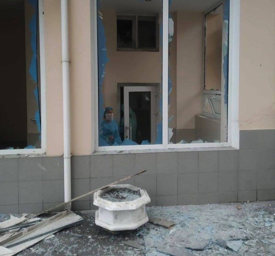 Російський обстріл пошкодив медзаклад у Дніпровському районі