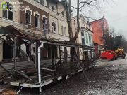 Ворожий обстріл середмістя Херсона: пошкоджено будинки та заклад харчування (ВІДЕО)