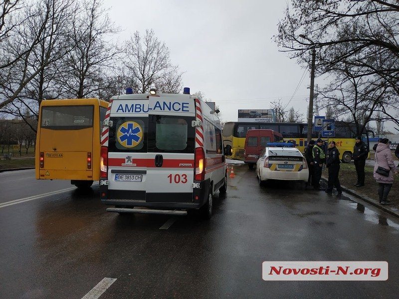Пять человек пострадали при аварии херсонского автобуса в Николаеве