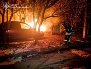 У Херсоні внаслідок ворожого обстрілу спалахнуло авто (Фото)