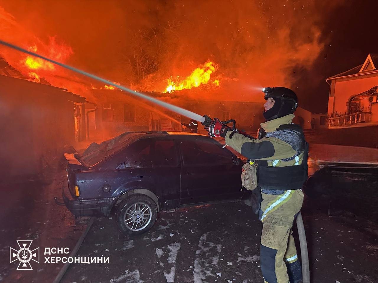 Масовані обстріли Херсона спричинили великі пожежі