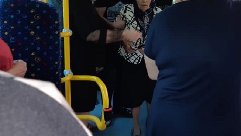 Еще одна старушка в херсонском троллейбусе покалечилась