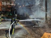 Рятувальники ліквідували пожежу автомобілів після атаки дрона в Херсоні