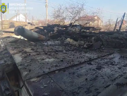 Російський безпілотник влучив у будинок у Херсоні - рятувальники гасили пожежу понад шість годин (ВІДЕО)