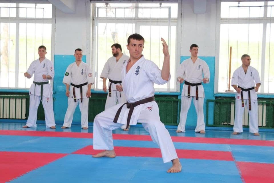 каратісти, змагання, спортсмени