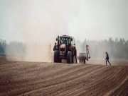 Поблизу села Ольгине на російській вибухівці підірвався трактор