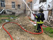 Пожежу в Херсоні після обстрілу ліквідували рятувальники (ФОТО)