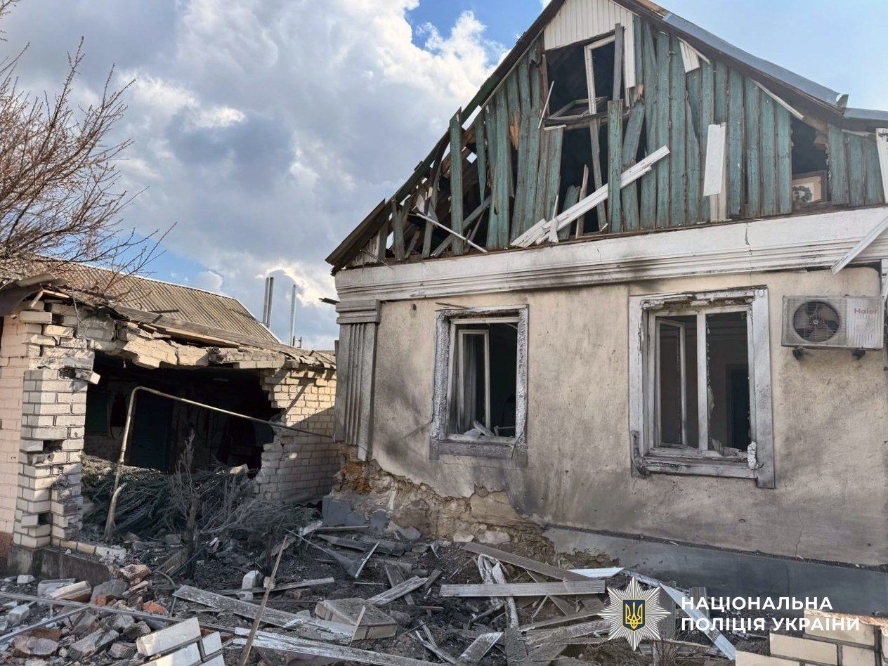 Херсонщина під вогнем: за добу поранено 10 людей, пошкоджено понад 30 об'єктів