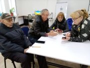 Херсонські бібліотеки навчають пенсіонерів користуванню смартфонами та месенджерами