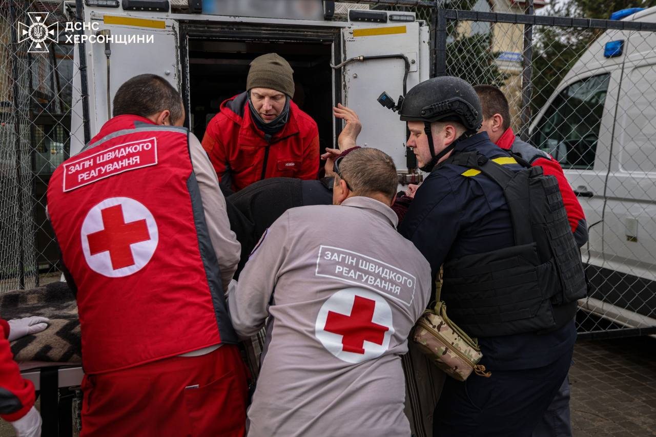 Евакуація у Херсоні продовжується завдяки рятувальникам ФЕНІКС