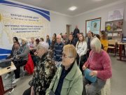 Переселенцям з Херсонщини у Житомирі презентували документальний фільм про "Хлібного капітана України
