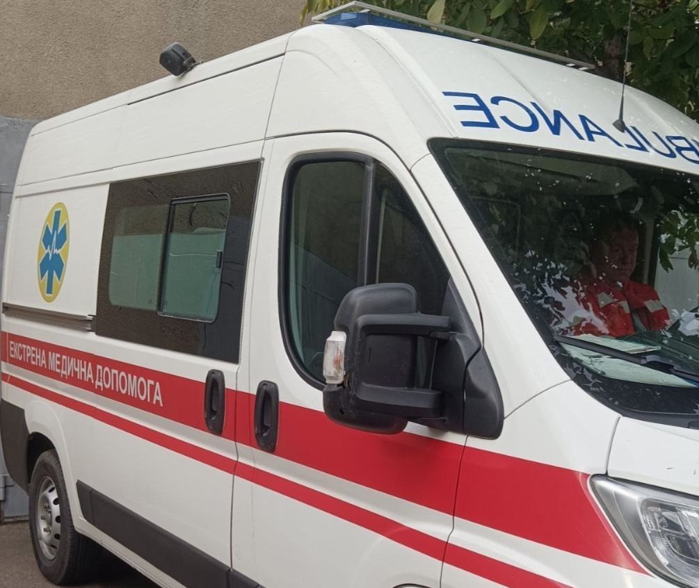 Після удару БпЛА в Дніпровському районі Херсона поранено трьох чоловіків