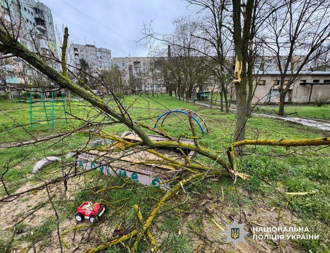 Російські обстріли Херсонщини: 10 поранених, серед них дитина й поліцейські
