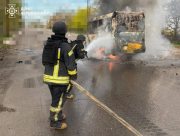 Ранкова атака на Херсон: ворожий дрон влучив у маршрутний автобус