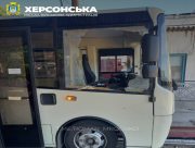 У Херсоні росіяни атакували дронами міській цивільний автобус