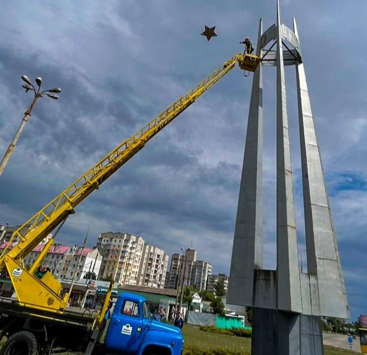 Херсон, демонтували, радянська, символіка, монумент, три, багнети, площа, 200-річчя