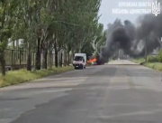Дрон атакував цивільний автомобіль у Херсоні (ВІДЕО)