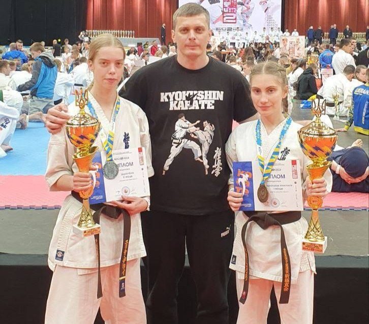 Херсонські, спортсменки, Всеукраїнський, турнір, кіокушинкай, карате, тренер, чемпіонка, нагорода, срібна