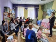 Квітка пам'яті: у бібліотеці Херсона відбувся тематичний майстер-клас