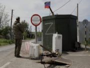 Окупанти змушують кримчан відкривати свої акаунти у соцмережах на блок-постах