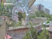 Обстріл у Херсоні: понад 30 вибитих вікон у багатоповерхівці Корабельного району (ВІДЕО)