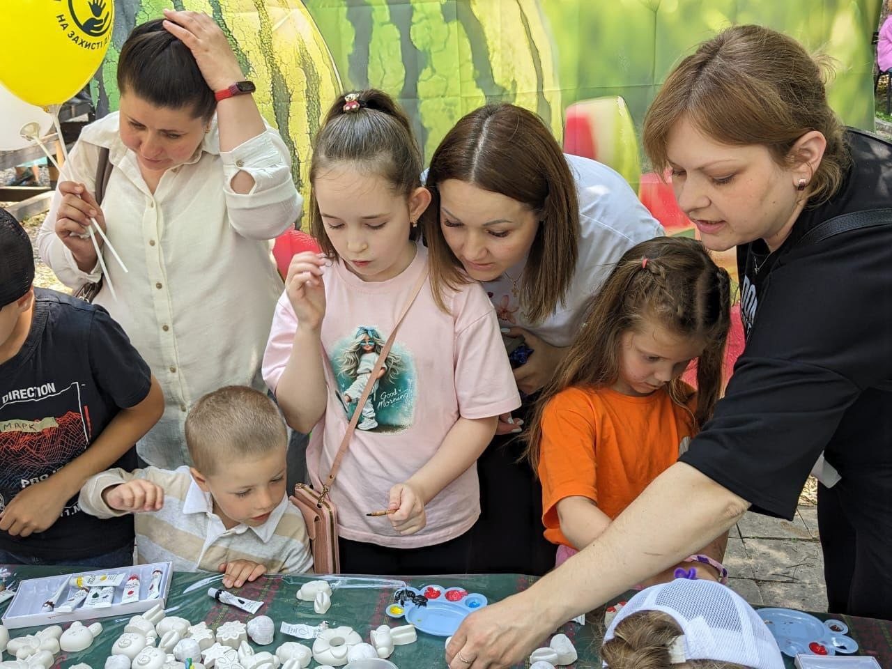 Івано-Франківськ, діти-переселенці, Херсонщина, свято, вільні, разом, арт-терапевтичний, майстер-клас, фахівці, Херсонського, гуманітарного, офісу, школа, лідерського, росту, Я МОЖУ, флешмоби