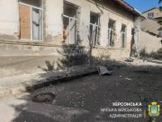 Російські війська обстріляли Херсон: пошкоджено заклад освіти