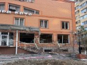 У Херсоні внаслідок нічного обстрілу зруйновано житло, є поранені (ВІДЕО)