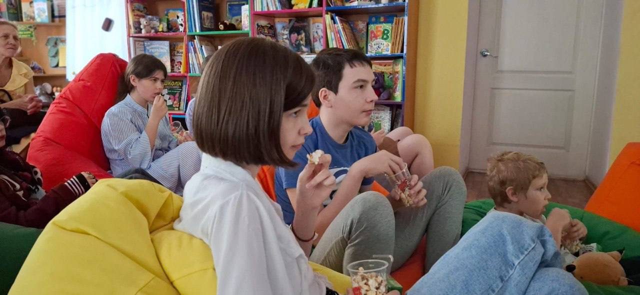 Херсонська, Центральна, дитяча, бібліотека, влаштували, кіноперегляд, малечі, дітей, організували, перегляд, мультфільму, Міграція, анімація, собака, Буня,