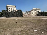Повторні авіаудари РФ знищили будівлю Херсонської ОДА
