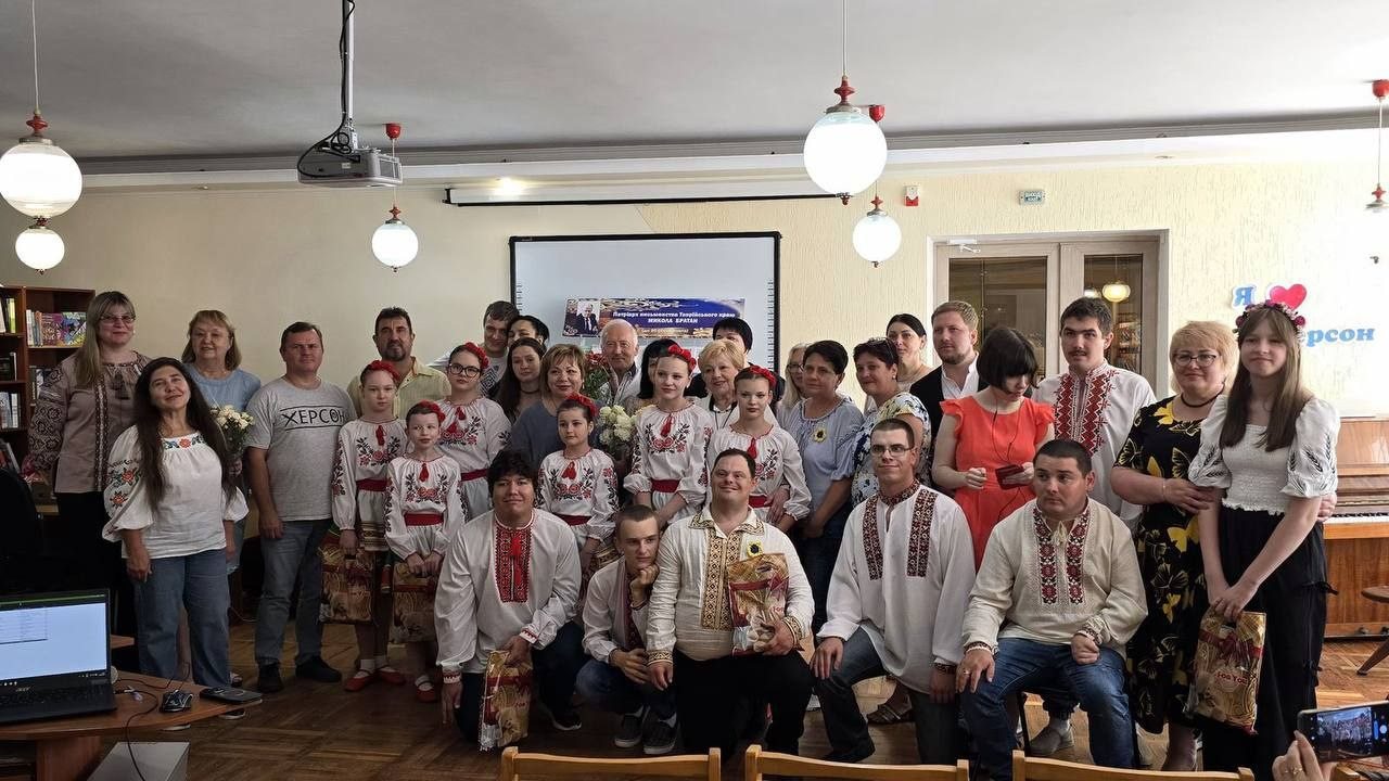 Херсоні, презентували, інклюзивну, театральну, постановку, творами, Миколи, Братана, прем’єра літературно-музичної композиції «Звичайна роль - особливий актор», Херсонській обласній бібліотеці імені Олеся Гончара