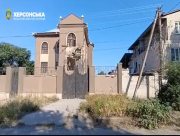 Житлові будинки Херсона під обстрілом