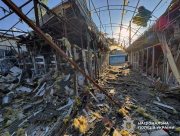Росіяни атакували Центральний ринок Херсона: поранено охоронця, знищено десятки торговельних павільйонів (ФОТО)