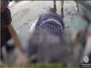 У Херсоні внаслідок обстрілу загинув чоловік, ще одного врятували патрульні (ВІДЕО)