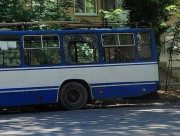 Російські війська скинули вибухівку біля тролейбуса у Херсоні