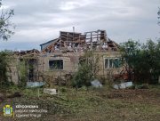 Російська авіація вдарила по Зеленівці на Херсонщині: пошкоджено будинки та автомобілі