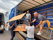 Бериславські школи отримали нові меблі від благодійників