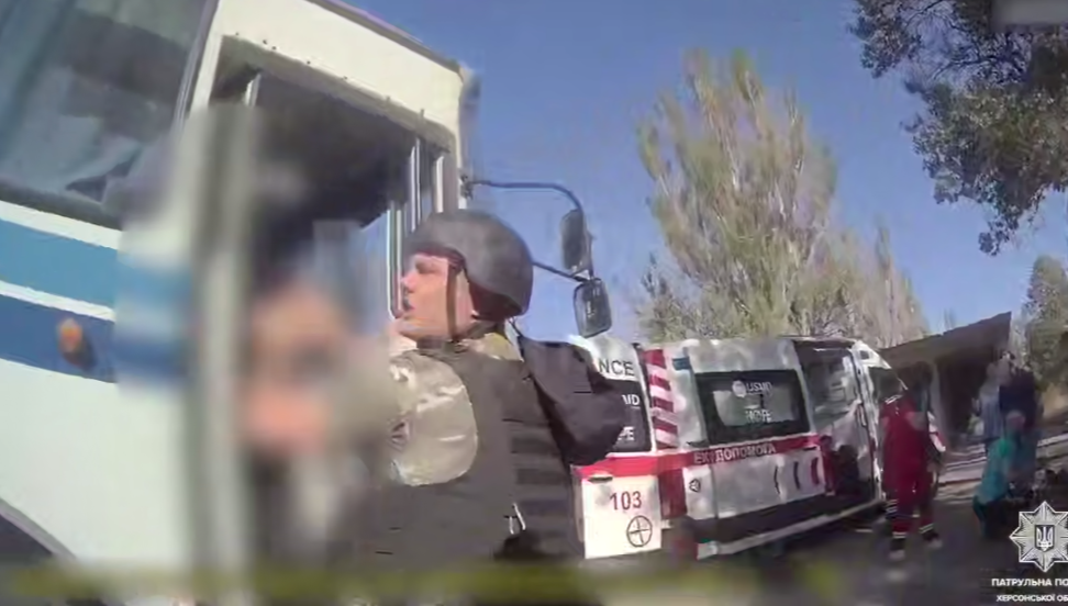 Херсоні, атакували, рейсовий, автобус, двоє, загиблих, 16 поранених, евакуація, Патрульна, поліція, Херсонської, області, героїчні, зусилля, правоохоронців, медиків, поліцейські, отримали, контузії