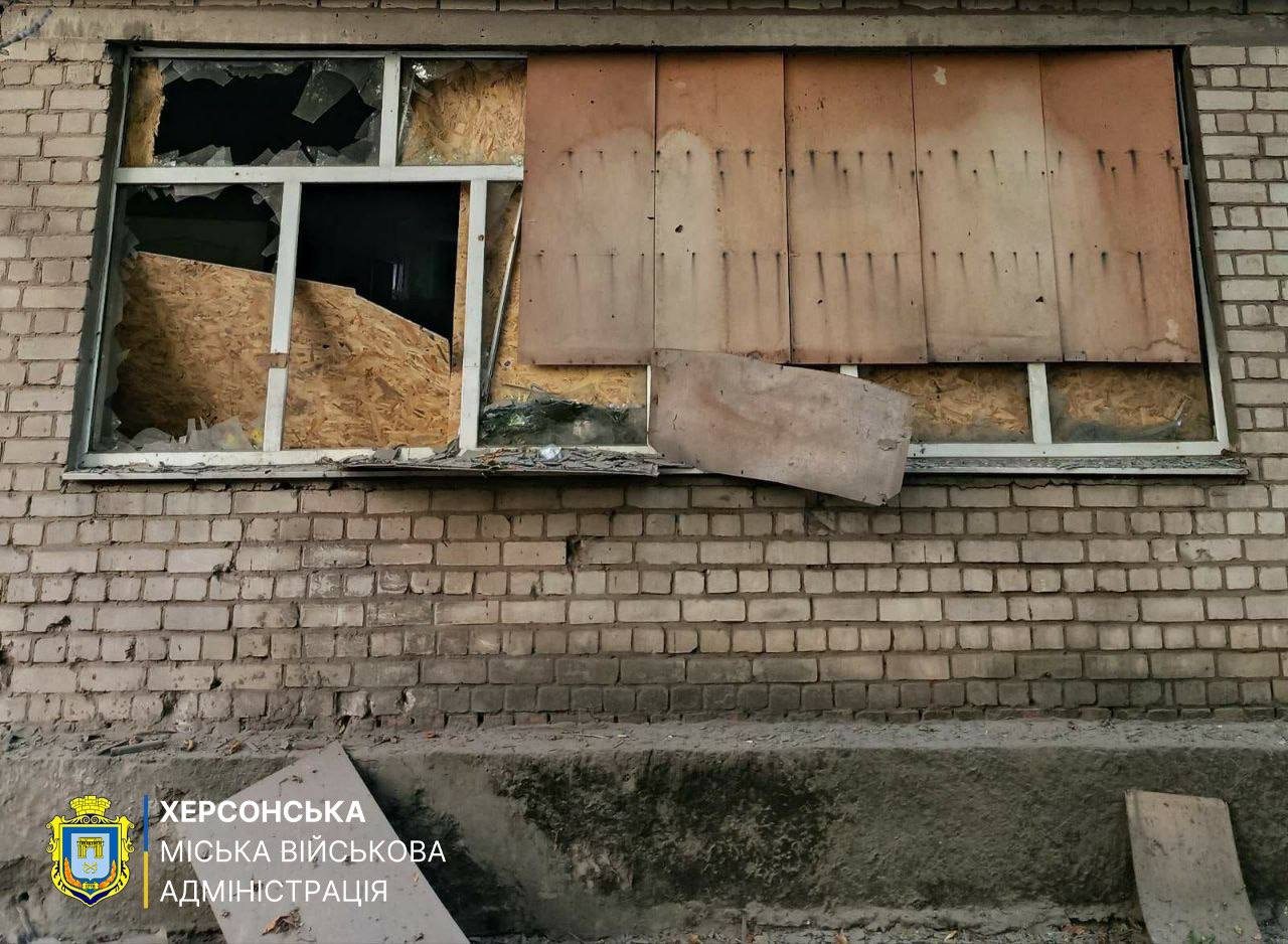 Херсоні, внаслідок, нічного, обстрілу, пошкоджено, навчальний, заклад, атакували, Дніпровський, район