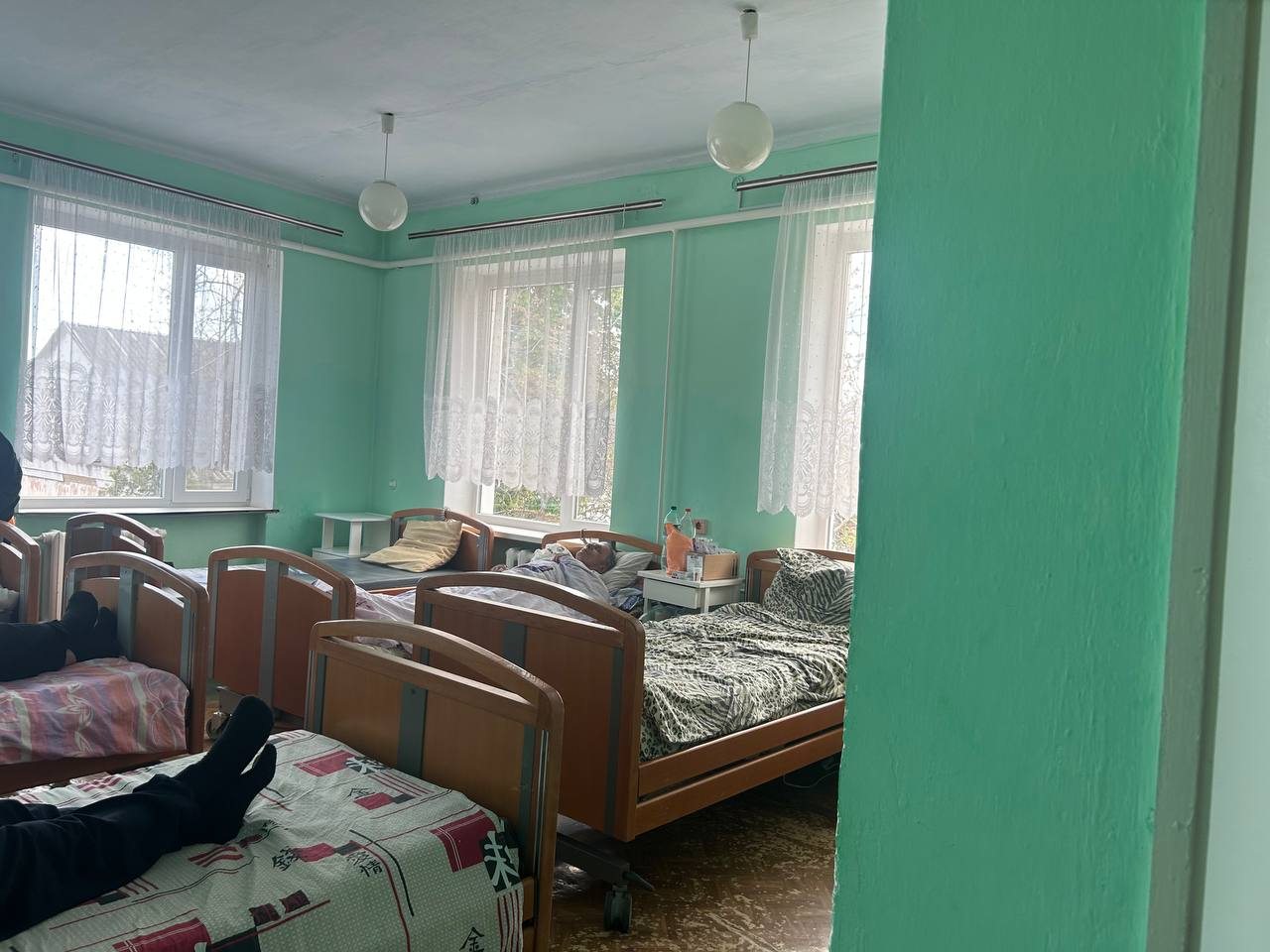 Російський дрон атакував маршрутний автобус у Херсоні: п'ятеро постраждалих, серед них підліток