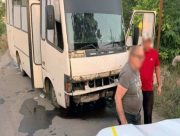 Російський FPV-дрон атакував автобус із працівниками в Комишанах: шестеро поранених